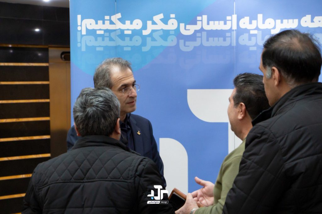 photo_5917915638091860310_y