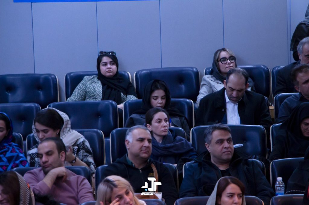 photo_5918269500447376119_y